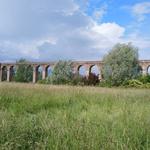 während der Zugfahrt bestaunen wir den langen Aquädukt Nottolini, der früher Lucca mit Wasser versorgte