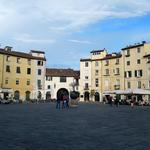 bei der Piazza dell'Anfiteatro, zu römischen Zeiten ein Amphitheater mit etwa 10.000 Plätzen