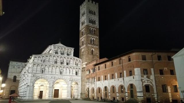 an der Kathedrale San Martino 12.Jhr. vorbei, geht es nach dem Nachtessen zurück in Hotel