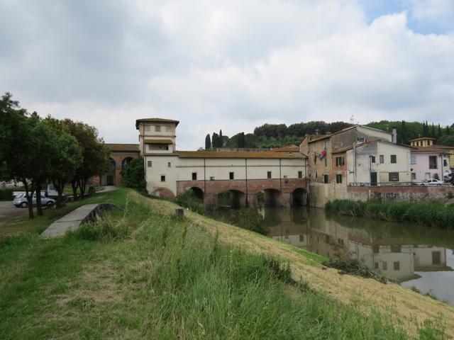 Blick zurück zur Brücke das im 15. Jhr. erbaut wurde