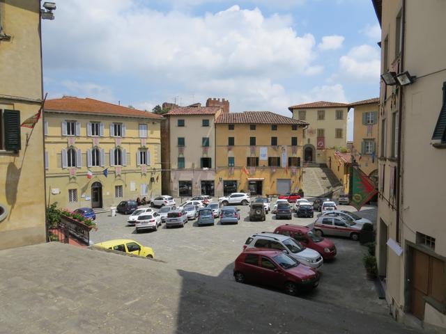 Piazza V. Veneto in Fucecchio. Die Stadt liegt am orografisch rechten Ufer des Arno