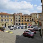 Piazza V. Veneto in Fucecchio. Die Stadt liegt am orografisch rechten Ufer des Arno