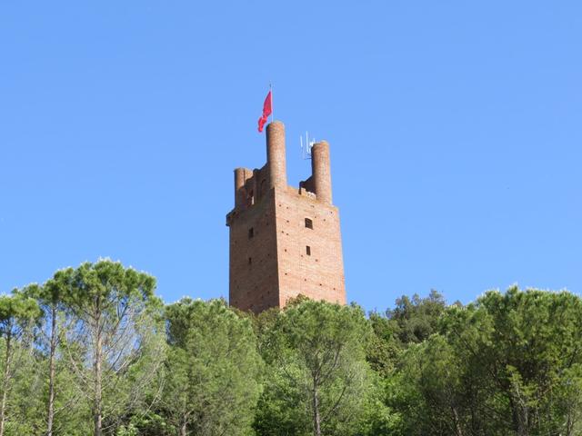 der Turm Friedrich II wurde im zweiten Weltkrieg von deutschen Soldaten gesprengt und 1958 wieder aufgebaut