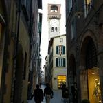 ...und laufen in die Altstadt von Lucca