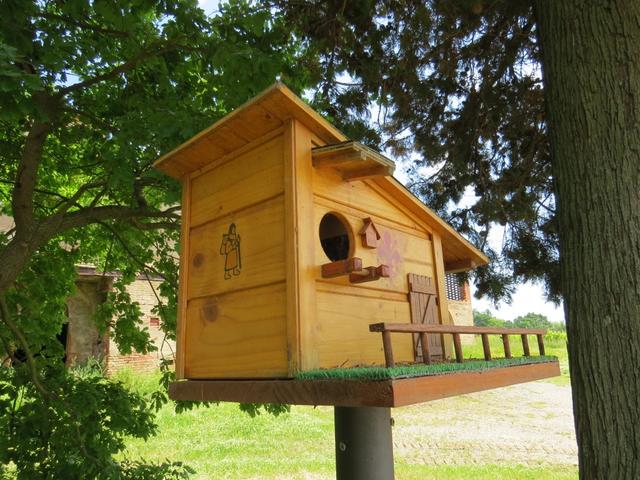 so ein schönes Vogelhaus haben wir noch nie gesehen