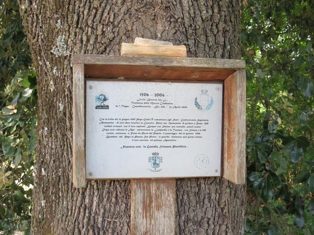 eine Gedenktafel des Schweizergarde-Marsches. Zum 500-jährigen Jubilaum ist die Garde 2006 hier vorbei marschiert