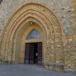 wir laufen weiter und erreichen kurz danach die Kirche S. Jacobo und S. Stefano mit seinem schönen Portal