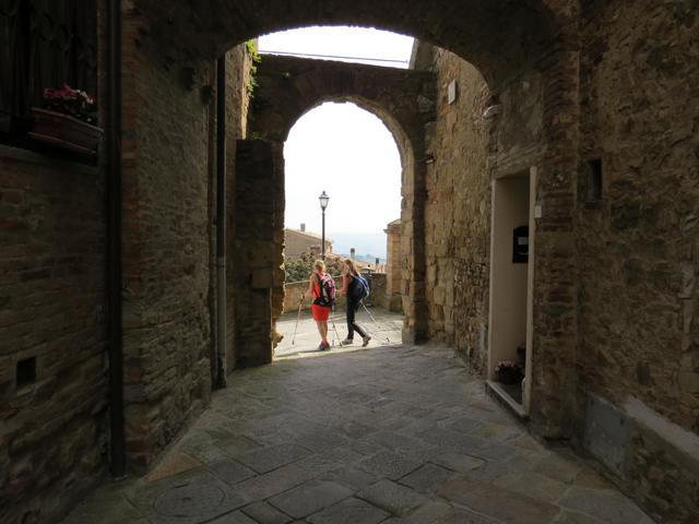 ...bis wir das alte Stadttor von Gambassi Terme erreichen