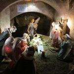 im Kellergewölbe ist das ganze Jahr eine sehr schöne Krippe aufgestellt