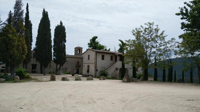 ...und wir stehen vor dem Kloster und Kirche Santa Maria a Cellole