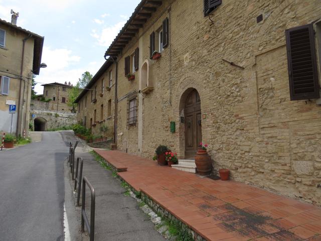 leicht aufwärts, führt uns die Via Francigena...