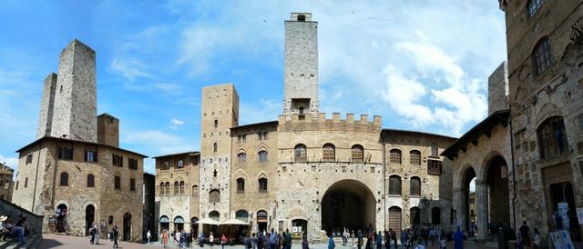 sehr schönes Breitbildfoto von San Gimignano. Bei Breitbildfotos nach dem anklicken, immer noch auf Vollgrösse klicken