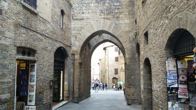 ...und verlassen wieder über die Porta Matteo die Altstadt von San Gimignano