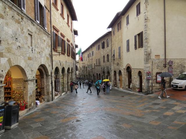 wir durchlaufen die historische Altstadt von San Gimignano