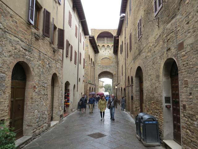 durch die Porta San Giovanni verlassen wir die sehr schöne Altstadt von San Gimignano