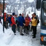 warten auf das Postauto bei der Talstation Kandersteg