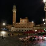 es ist schon spät als wir durch Siena und durch die Piazza del Campo zu unserem Hotel zurücklaufen