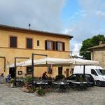 bei dieser Bar auf der Piazza Roma legen wir eine Kaffeepause ein