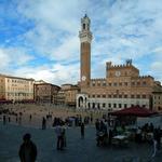 seit dem Mittelalter wird auf der Piazza del Campo das Pferderennen, il Palio die Siena ausgetragen