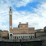 sehr schönes Breitbildfoto vom Piazza del Campo. Die gesamte Altstadt ist seit 1995 UNESCO Welterbe