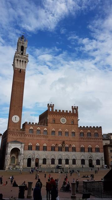 Palazzo Pubblico mit dem 88 m hohen Turm Torre del Mangia