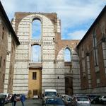 das Nordseitenschiff und Fassade des „Duomo Nuovo"...