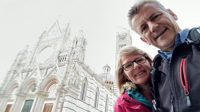 Erinnerungsfoto aufgenommen vor dem Dom