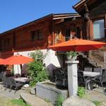beim Hotel-Restaurant Bergkristall geniessen wir einen Kaffee