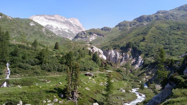 wir blicken zur kleinen Schlucht des Turbenwasser und hinauf zum Rappehorn