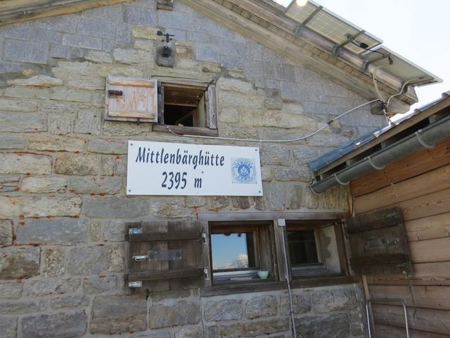 ...hinauf zur Mittlenberghütte 2395 m.ü.M. die auf einer kleinen Schulter unterhalb des Mittlebärg liegt