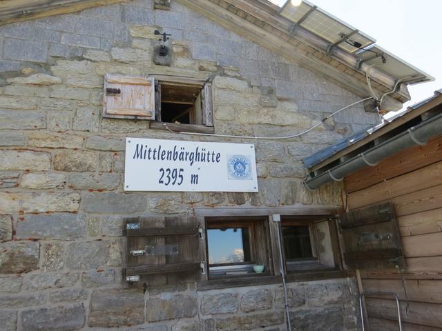 ...hinauf zur Mittlenberghütte 2395 m.ü.M. die auf einer kleinen Schulter unterhalb des Mittlebärg liegt