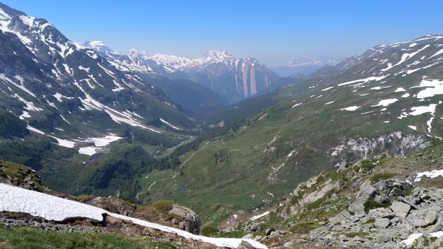 in herrlicher Lage mit freiem Blick nach Westen vom Weisshorn bis zu den Dents du Midi und ins malerische Binntal...