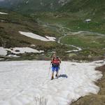 bei der Alp Oxefeld sind immer wieder Altschneefelder zu überqueren
