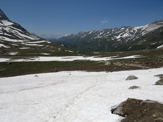 auf gleichem Weg wie wir gekommen sind, verlassen wir die Binntalhütte