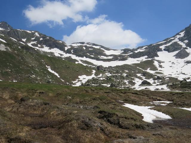 wir blicken zum letzten mal zurück zur Binntalhütte und zum Albrunpass