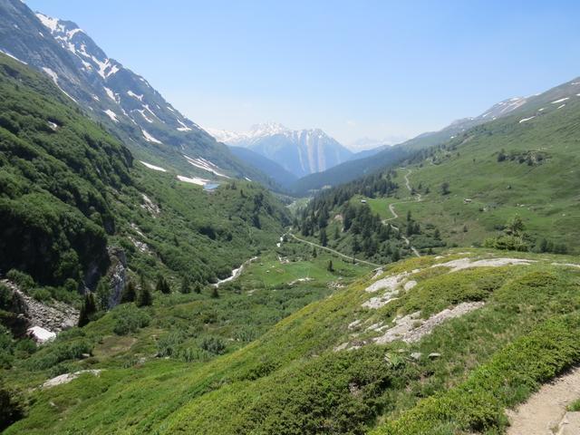 bei Chiestafel blicken wir talauswärts zum Breithorn und dahinter zum Bättlihorn