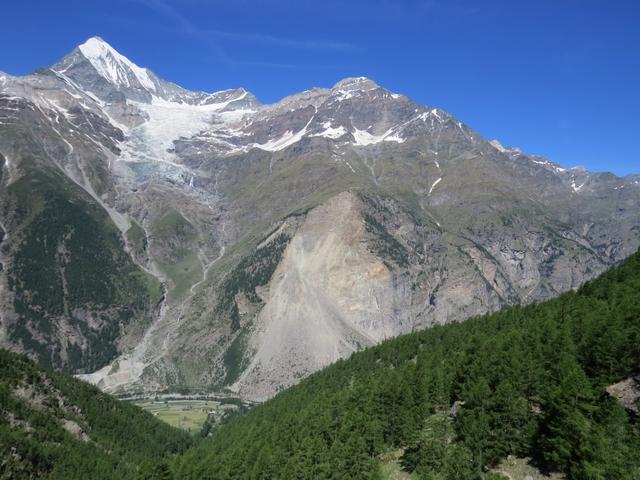 von der Brücke hat man eine sensationelle Aussicht auf das Weisshorn