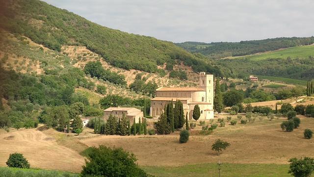 ...zur Abtei Sant’Antimo in der nähe von Montalcino