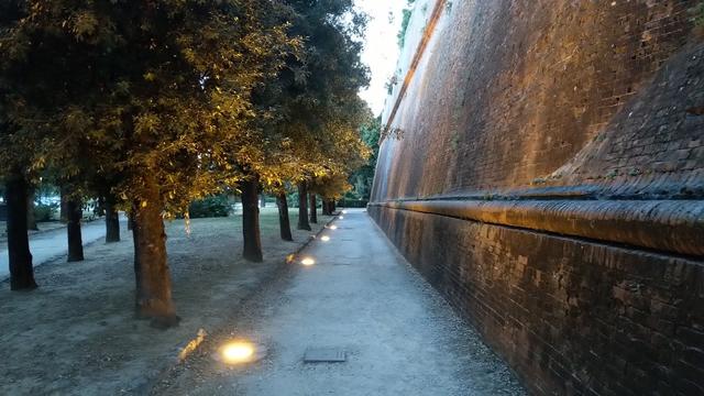 wir wollen diesen schönen Abend noch geniessen und laufen von der Altstadt zu Fortezza Medicea