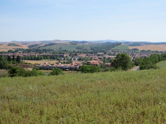 Blick vom Höhenzug hinunter nach Monteroni d'Arbia