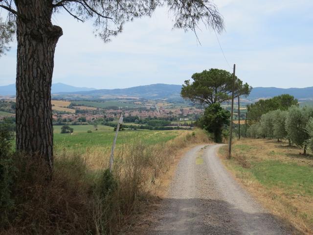 vor uns taucht Buonconvento auf