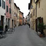 nach einer erfrischenden Dusche, und anziehen von frischen Kleider, liefen wir in die Altstadt von San Quirico d'Orcia