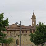 nach der Ankunft in Buonconvento, rasch einen Espresso. Bald blicken wir zurück nach Buonconvento