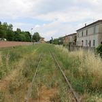 nach der Pause verlassen wir Torrenieri und überqueren Geleisen wo seit langem kein Zug mehr hindurchgefahren ist