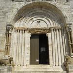die Kirche besitzt zwei beachtenswerte Portale. Hauptportal