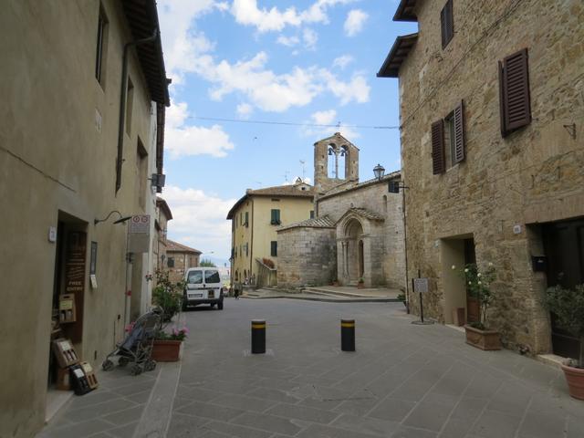 ...und erreichen die kleine Chiesa di Santa Maria Assunta 12. Jhr. ein hübsches romanisches Kleinod