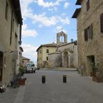 ...und erreichen die kleine Chiesa di Santa Maria Assunta 12. Jhr. ein hübsches romanisches Kleinod
