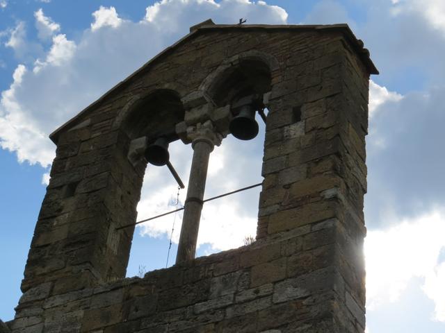 Blick hinauf zum freistehendem Glockenturm