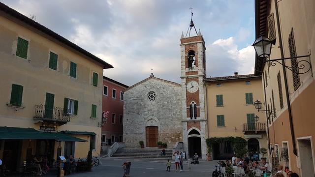 gegen Abend schlendern wir durch die Altstadt von San Quirico d'Orcia