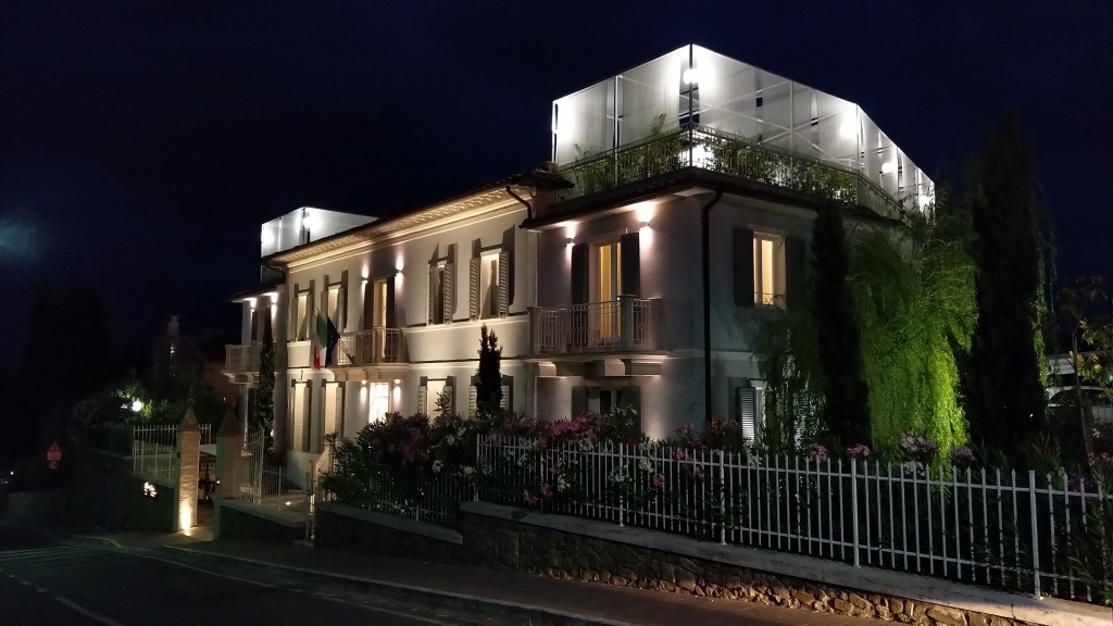 es ist schon dunkel als wir durch die Altstadt von San Quirico d'Orcia zum Hotel Capitano zurücklaufen